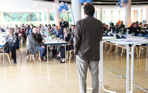 alumni-brunch_20_jahre_20150620_3a_foto_eva_tritschler.jpg