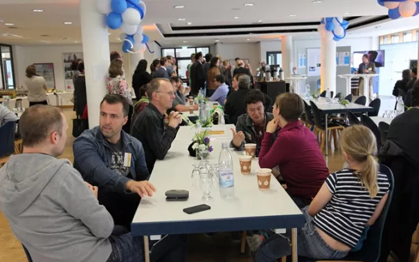 alumni-brunch_20_jahre_20150620_7_foto_eva_tritschler.jpg