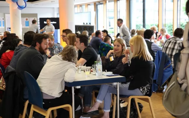 alumni-brunch_20_jahre_20150620_9_foto_eva_tritschler.jpg