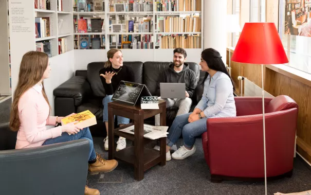 bibliothek_sta_20220331_foto_eric_lichtenscheidt_33_fs22.jpg (DE)