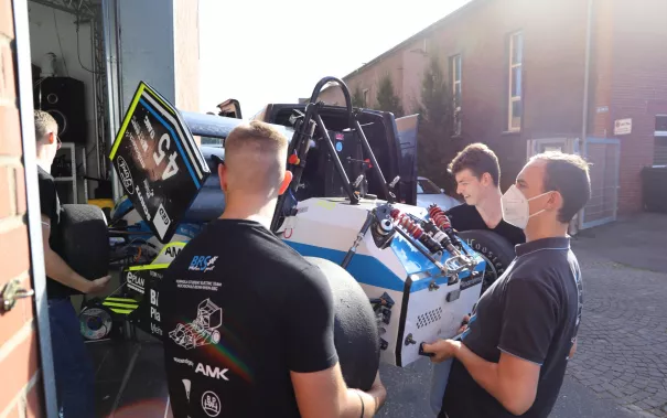 brs_motorsport_dreh_in_der_werkstatt_20210923_foto_juri_kuestenmacher_01.jpg (DE)