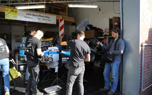 brs_motorsport_dreh_in_der_werkstatt_20210923_foto_juri_kuestenmacher_06.jpg (DE)