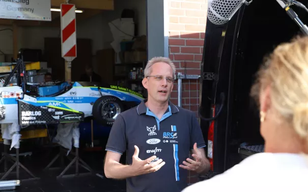 brs_motorsport_dreh_in_der_werkstatt_20210923_foto_juri_kuestenmacher_17.jpg (DE)