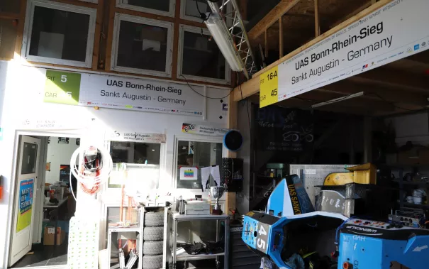 brs_motorsport_dreh_in_der_werkstatt_20210923_foto_juri_kuestenmacher_32.jpg (DE)