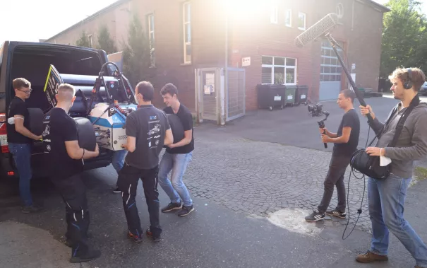 brs_motorsport_dreh_in_der_werkstatt_20210923_foto_juri_kuestenmacher_34.jpg (DE)