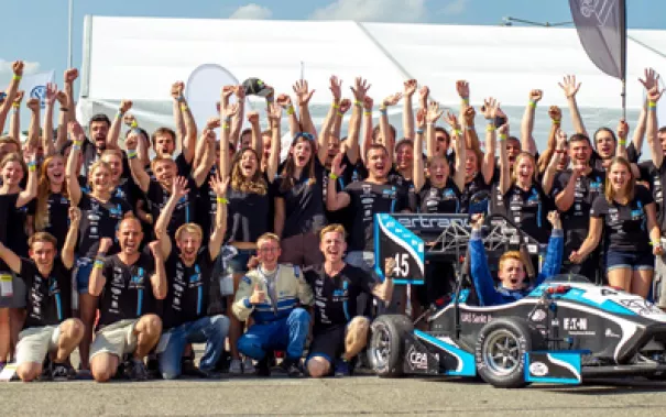 brs_motorsport_teamfoto_hockenheim_02_teasercut-600px.jpg (DE)