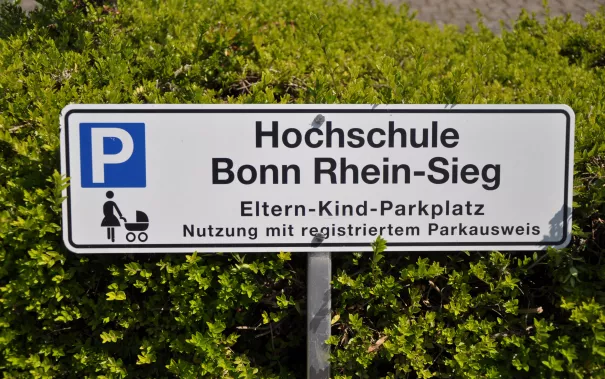 eltern-kind-parkplatz.jpg (DE)