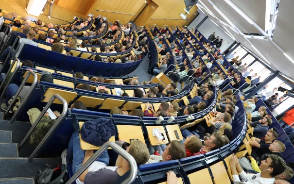 eroeffnung_akademisches_jahr_sta_20190930_foto_juri_kuestenmacher_035.jpg (DE)