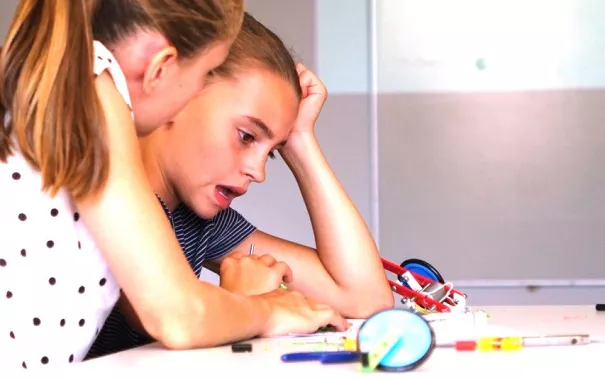 get_together_sommerferien_maedchen_technik_201808_foto_p._zacharias_1809.jpg (DE)