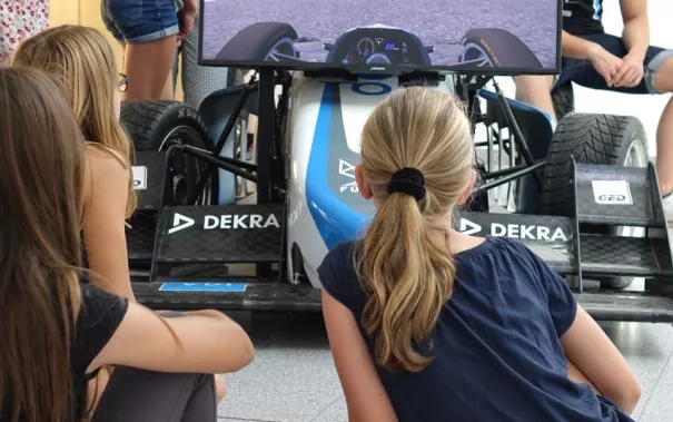 get_together_sommerferien_maedchen_technik_201808_foto_p._zacharias_211.jpg (DE)