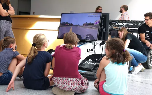 get_together_sommerferien_maedchen_technik_201808_foto_p._zacharias_319.jpg (DE)