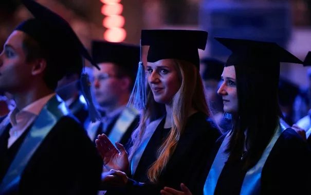 h-brs-absolventenfeier_2018cnathan-dreessen.de-145.jpg (DE)