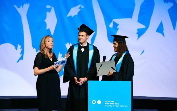 h-brs-absolventenfeier_2018cnathan-dreessen.de-215.jpg (DE)