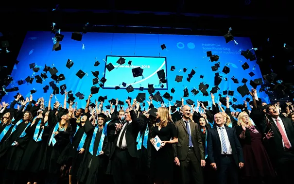 h-brs-absolventenfeier_2018cnathan-dreessen.de-259 cut.jpg (DE)