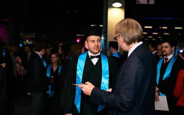 h-brs-absolventenfeier_2018cnathan-dreessen.de-274.jpg (DE)