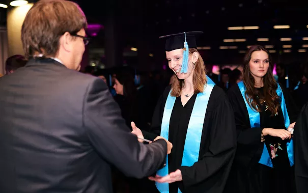 h-brs-absolventenfeier_2018cnathan-dreessen.de-275.jpg (DE)