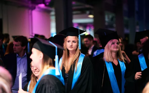 h-brs-absolventenfeier_2018cnathan-dreessen.de-285.jpg (DE)