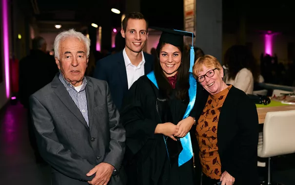 h-brs-absolventenfeier_2018cnathan-dreessen.de-292.jpg (DE)