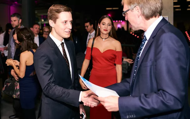 h-brs-absolventenfeier_2018cnathan-dreessen.de-295.jpg (DE)