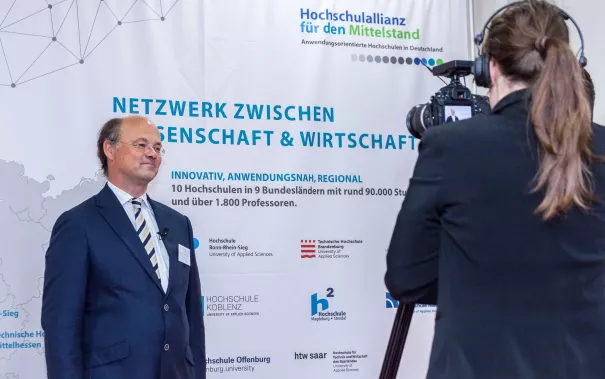 hafm_konferenz_in_berlin_20160928_foto_m._schoenfelder_hafm_02.jpg (DE)
