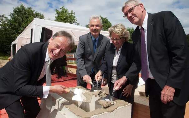 ihne_raetz_schulz_schuster_pfarrer-jaeger_polier-klaus-dassen_20160704_300dpi_eva_tritschler_1686.jpg (DE)