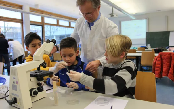 kinderuni_rhb_forensik_23.02.18_11.jpg (DE)