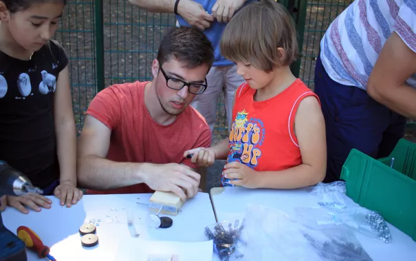 Kinderspielzeug-fuer-Fluechtlinge_FBEMT_20160719_Foto-Flessing_img_7592.jpg (DE)