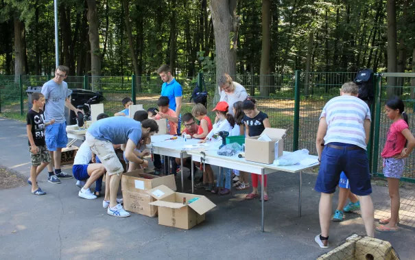 Kinderspielzeug-fuer-Fluechtlinge_FBEMT_20160719_Foto-Flessing_img_7628.jpg (DE)