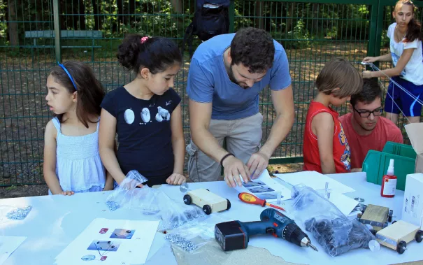 Kinderspielzeug-fuer-Fluechtlinge_FBEMT_20160719_Foto-Flessing_img_7640.jpg (DE)
