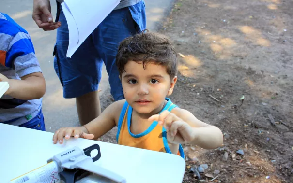 Kinderspielzeug-fuer-Fluechtlinge_FBEMT_20160719_Foto-Flessing_img_7643.jpg (DE)