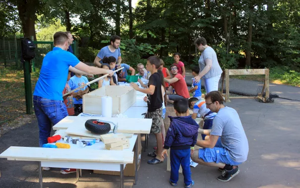 Kinderspielzeug-fuer-Fluechtlinge_FBEMT_20160719_Foto-Flessing_img_7646.jpg (DE)