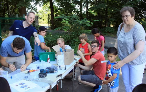 Kinderspielzeug-fuer-Fluechtlinge_FBEMT_20160719_Foto-Flessing_img_7648.jpg (DE)