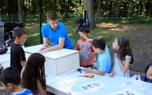 Kinderspielzeug-fuer-Fluechtlinge_FBEMT_20160719_Foto-Flessing_img_7649.jpg (DE)
