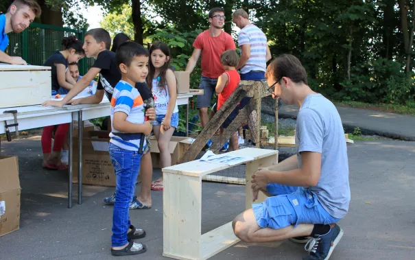 Kinderspielzeug-fuer-Fluechtlinge_FBEMT_20160719_Foto-Flessing_img_7669.jpg (DE)