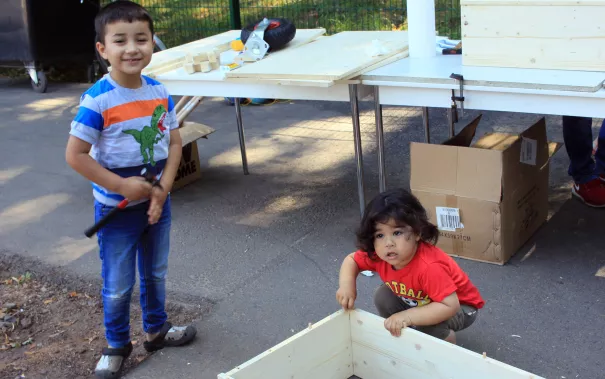Kinderspielzeug-fuer-Fluechtlinge_FBEMT_20160719_Foto-Flessing_img_7675.jpg (DE)