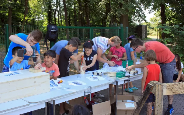 Kinderspielzeug-fuer-Fluechtlinge_FBEMT_20160719_Foto-Flessing_img_7677.jpg (DE)