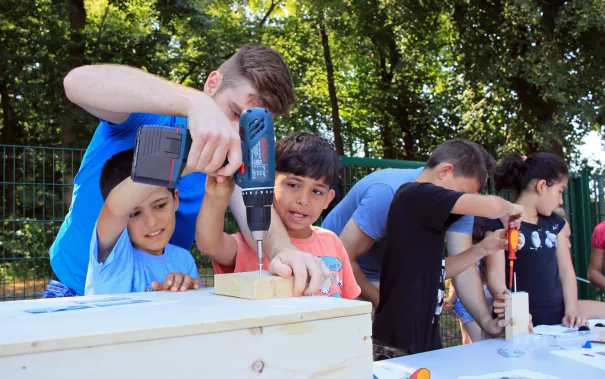 Kinderspielzeug-fuer-Fluechtlinge_FBEMT_20160719_Foto-Flessing_img_7680.jpg (DE)
