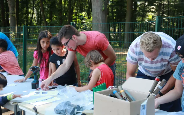 Kinderspielzeug-fuer-Fluechtlinge_FBEMT_20160719_Foto-Reith_img_8074.jpg (DE)