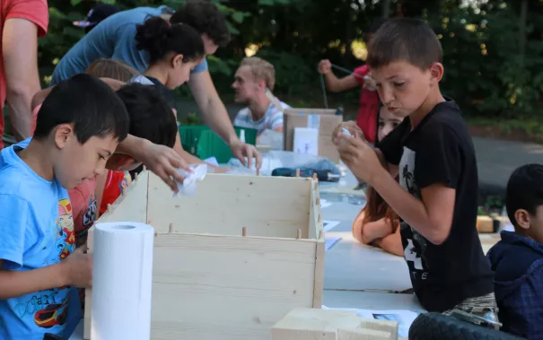 Kinderspielzeug-fuer-Fluechtlinge_FBEMT_20160719_Foto-Reith_img_8086.jpg (DE)