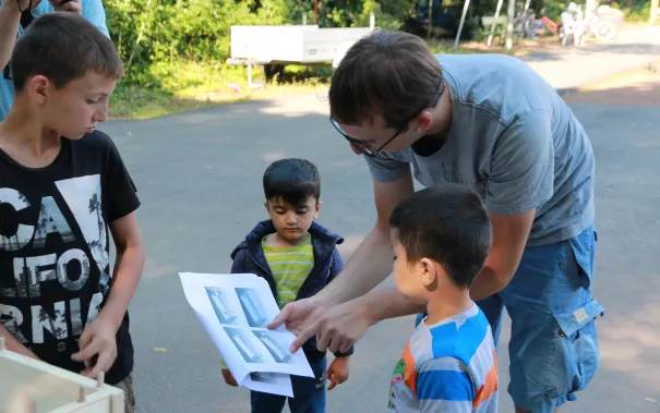 Kinderspielzeug-fuer-Fluechtlinge_FBEMT_20160719_Foto-Reith_img_8087.jpg (DE)