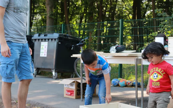 Kinderspielzeug-fuer-Fluechtlinge_FBEMT_20160719_Foto-Reith_img_8092.jpg (DE)