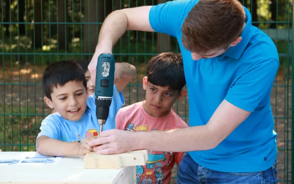 Kinderspielzeug-fuer-Fluechtlinge_FBEMT_20160719_Foto-Reith_img_8098.jpg (DE)