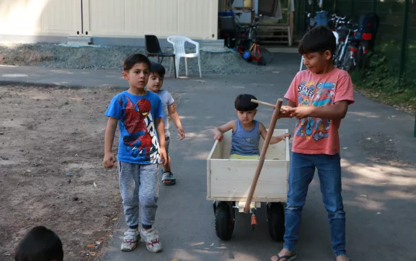 Kinderspielzeug-fuer-Fluechtlinge_FBEMT_20160719_Foto-Reith_img_8150.jpg (DE)