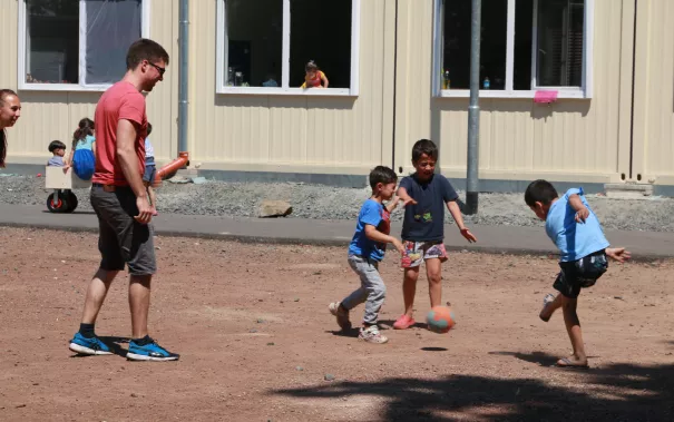 Kinderspielzeug-fuer-Fluechtlinge_FBEMT_20160719_Foto-Reith_img_8167.jpg (DE)