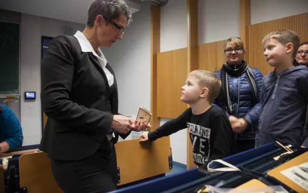 kinderuni-photovoltaik_72_eva_tritschler_20161124_4067.jpg (DE)