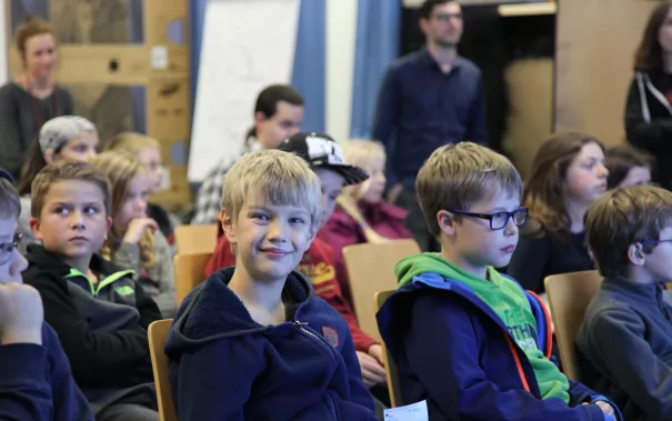 kinderuni_computergrafik_erleben_hinkenjann_ivc_sta_20151112_foto_j._kuestenmacher_img_892405.jpg (DE)