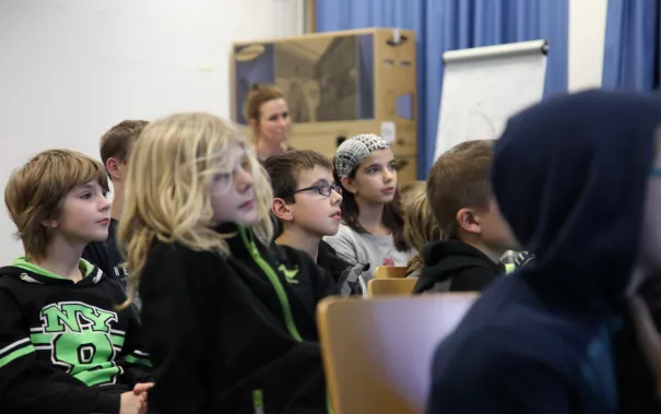 kinderuni_computergrafik_erleben_hinkenjann_ivc_sta_20151112_foto_j._kuestenmacher_img_892408.jpg (DE)