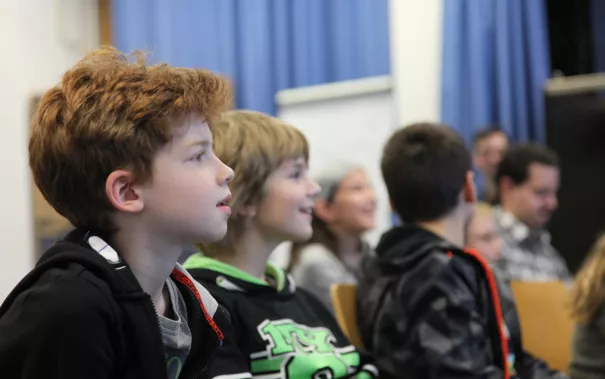 kinderuni_computergrafik_erleben_hinkenjann_ivc_sta_20151112_foto_j._kuestenmacher_img_892413.jpg (DE)