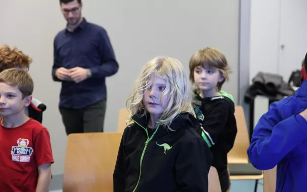 kinderuni_computergrafik_erleben_hinkenjann_ivc_sta_20151112_foto_j._kuestenmacher_img_892418.jpg (DE)