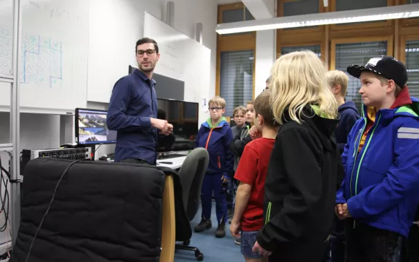 kinderuni_computergrafik_erleben_hinkenjann_ivc_sta_20151112_foto_j._kuestenmacher_img_892419.jpg (DE)